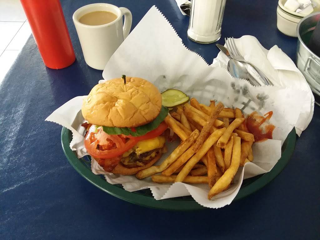 Lighthouse Cafe | restaurant | 735 Frankfort Ave, Elberta, MI 49628, USA | 2313525273 OR +1 231-352-5273