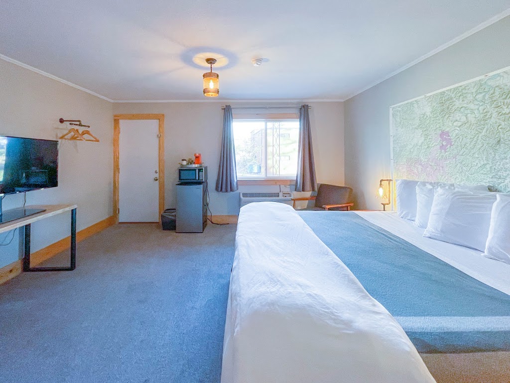 The Wanderoo Lodge | restaurant | 216 W Van Buren, Eureka Springs, AR 72632, USA | 4793636755 OR +1 479-363-6755