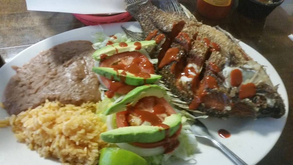 La Playita | restaurant | 3025 Cleburne Rd, Fort Worth, TX 76110, USA | 8172070880 OR +1 817-207-0880