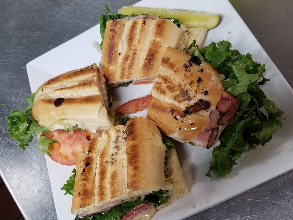 Rocky’s Restaurant and Pub | restaurant | 1562 Island Ave, McKees Rocks, PA 15136, USA | 4127717191 OR +1 412-771-7191