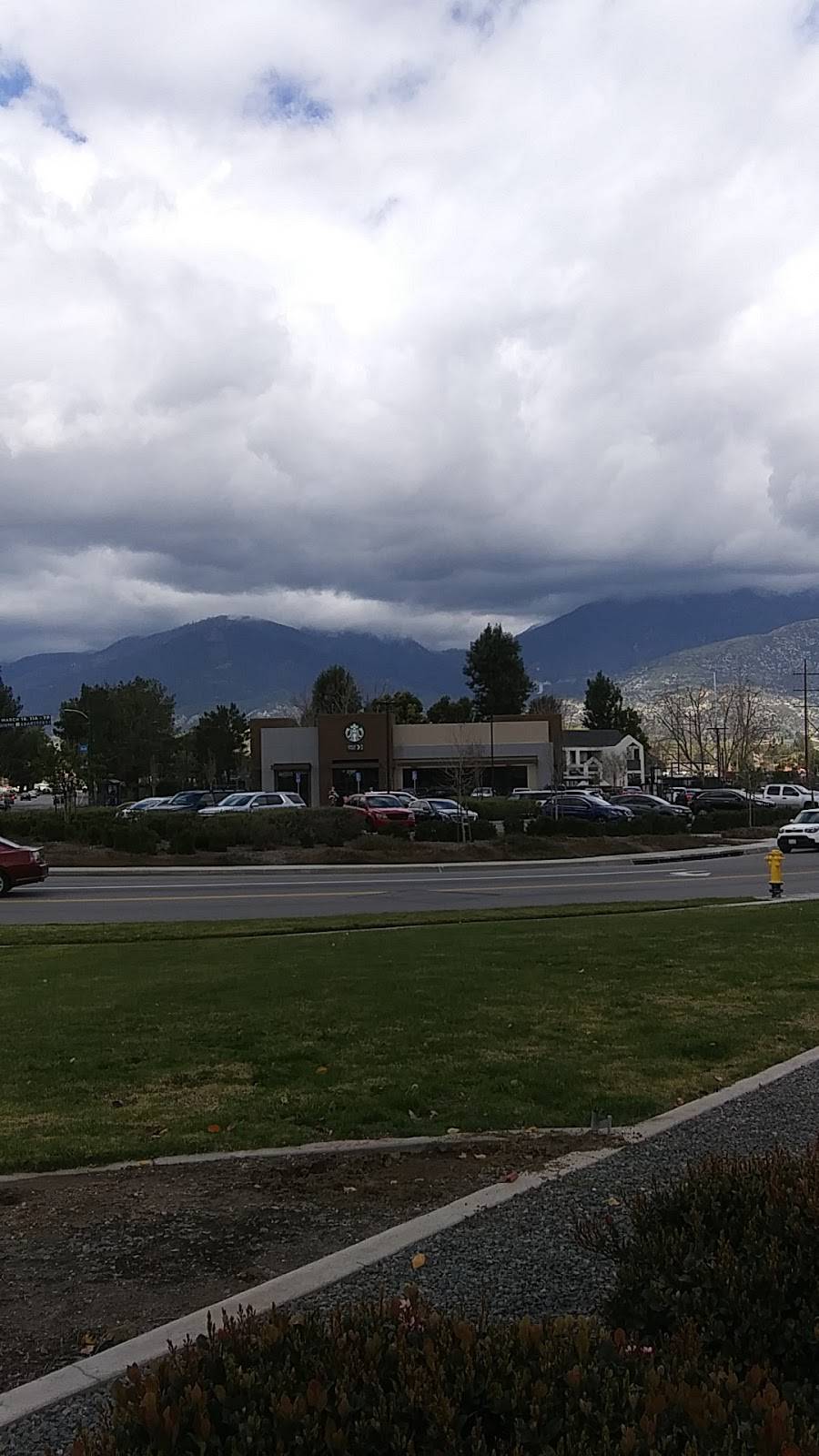 Starbucks | cafe | 4365 University Pkwy, San Bernardino, CA 92407, USA | 9098872256 OR +1 909-887-2256