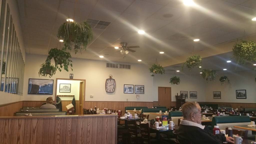 Sunset Family Restaurant | restaurant | 1202 W Main St, Manchester, IA 52057, USA | 5639271697 OR +1 563-927-1697