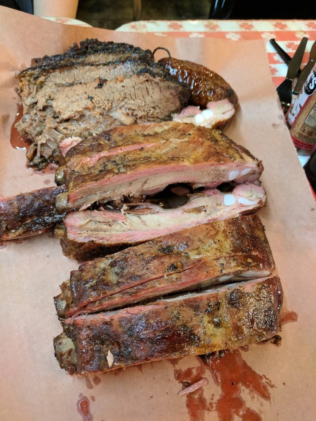 Blacks Barbecue | restaurant | 215 N Main St, Lockhart, TX 78644, USA | 5123982712 OR +1 512-398-2712