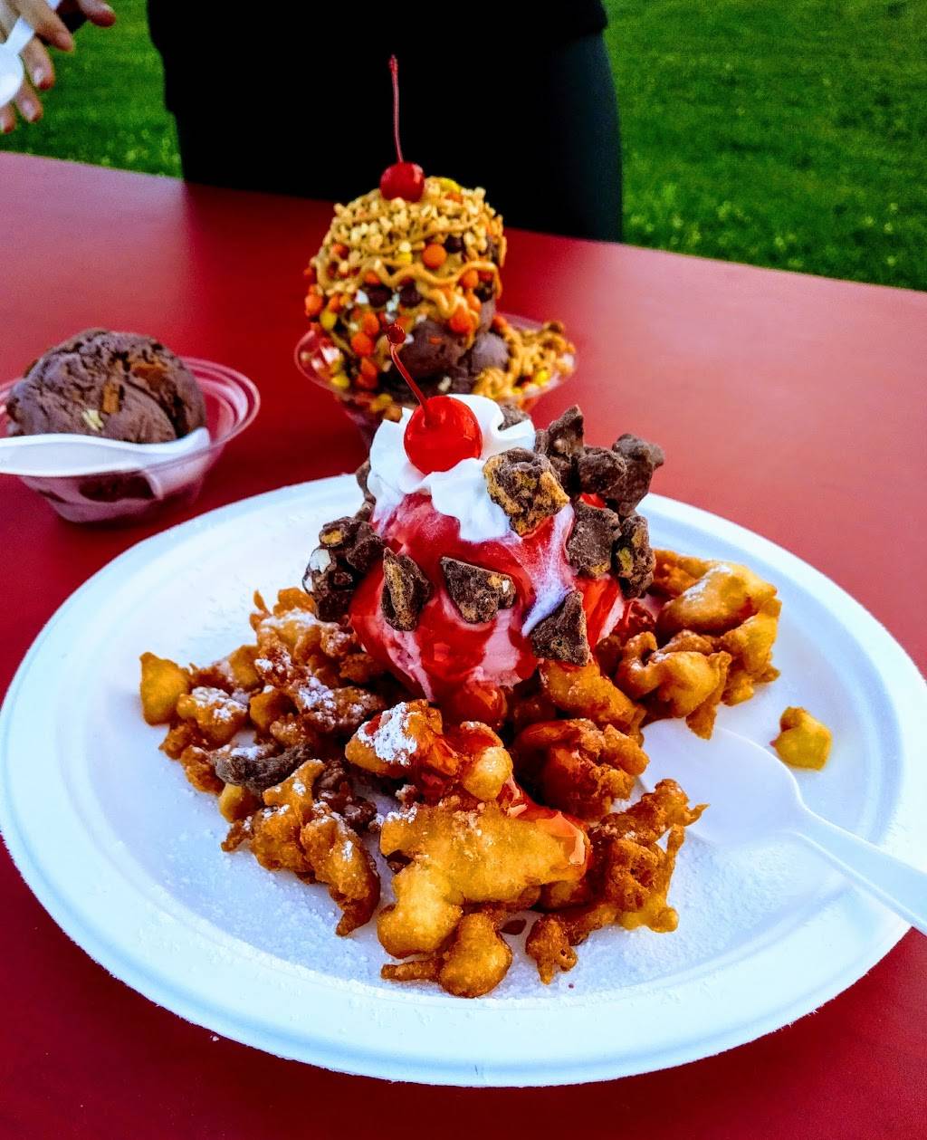 Lil Louies Eats & Sweets | meal takeaway | 1146 Colborne St, Brantford, ON N3T 5M1, Canada | 5193045337 OR +1 519-304-5337