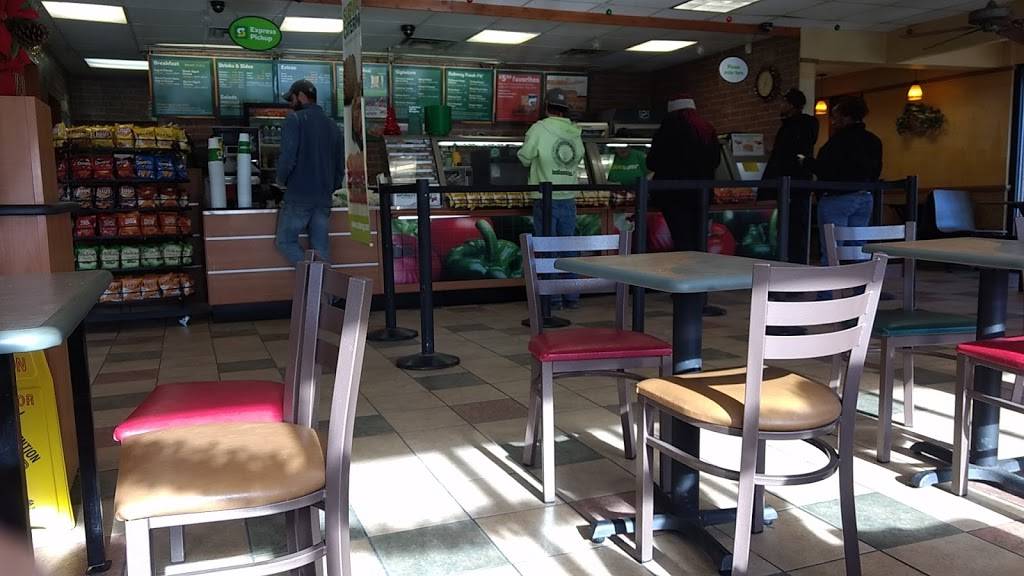 Subway Restaurants | restaurant | 1634 E 10th St, Indianapolis, IN 46201, USA | 3176361231 OR +1 317-636-1231