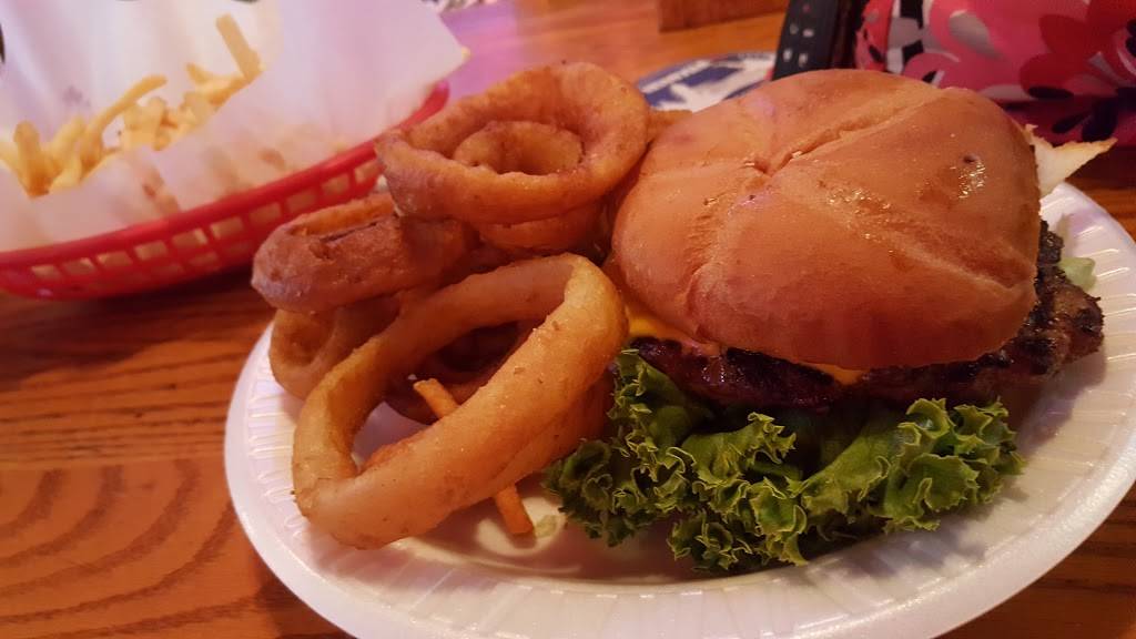 Caddy Shack | restaurant | 138 N Main St, Pardeeville, WI 53954, USA | 6084293606 OR +1 608-429-3606