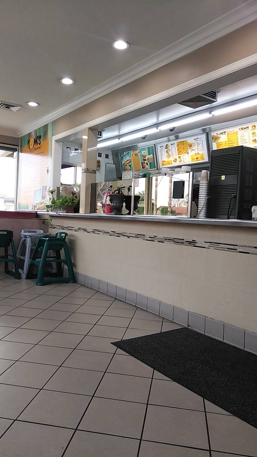 Toms Famous Burgers 12 | restaurant | 282 E Mission Blvd, Pomona, CA 91766, USA | 9096221107 OR +1 909-622-1107