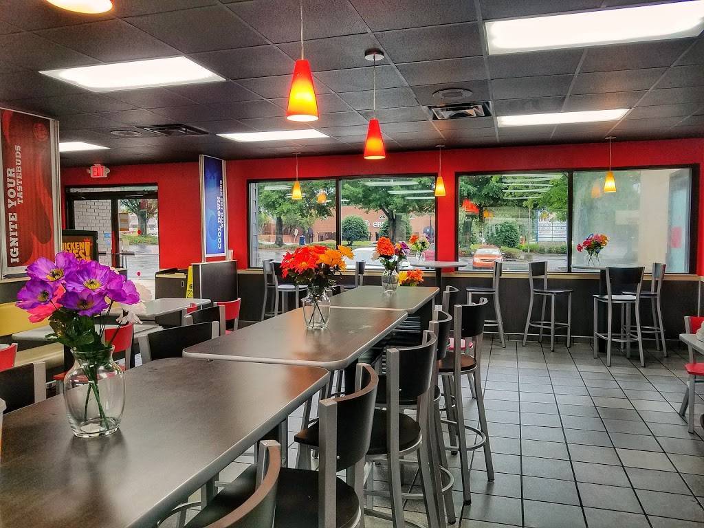 Burger King | restaurant | 696 Hanes Mall Blvd, Winston-Salem, NC 27103, USA | 3366599727 OR +1 336-659-9727