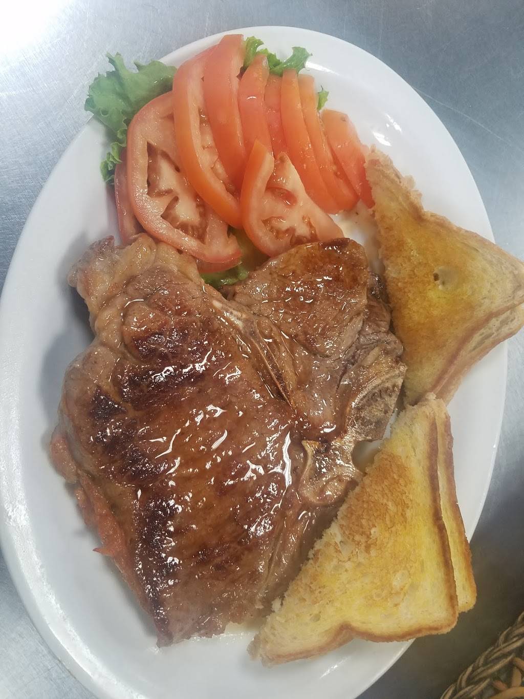 The Front Porch | restaurant | 30 Edwards Dr, Bells, TN 38006, USA | 7313453400 OR +1 731-345-3400