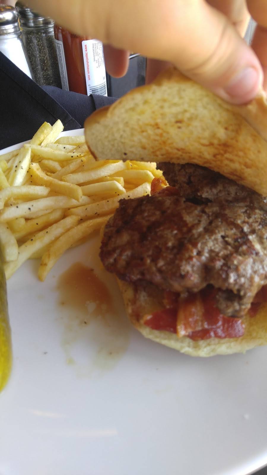 19 Sports Bar & Grill | restaurant | 32120 San Juan Creek Rd, San Juan Capistrano, CA 92675, USA | 9492401919 OR +1 949-240-1919