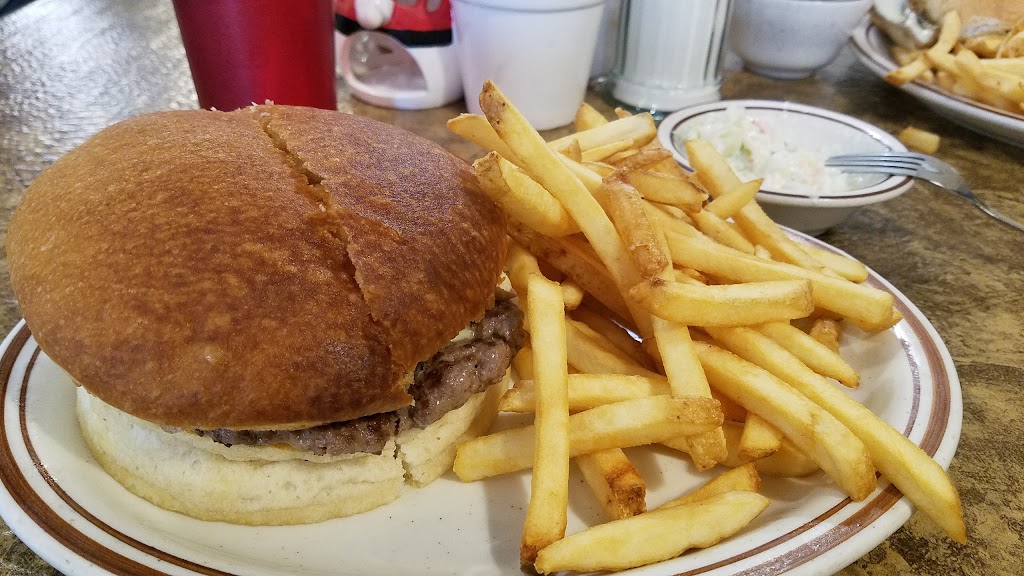 Pure Country Family Restaurant | restaurant | 11370 West Main Street, Rudyard, MI 49780, USA | 9064783333 OR +1 906-478-3333