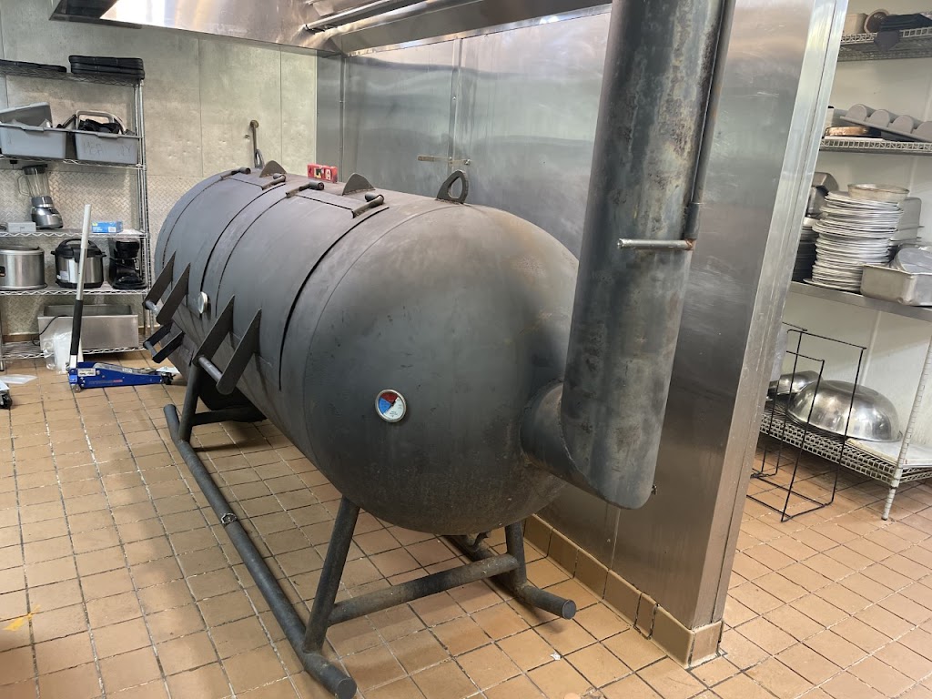 the Hippie BBQ and Grill | restaurant | 611 Parkway, Sevierville, TN 37862, USA | 8653661144 OR +1 865-366-1144