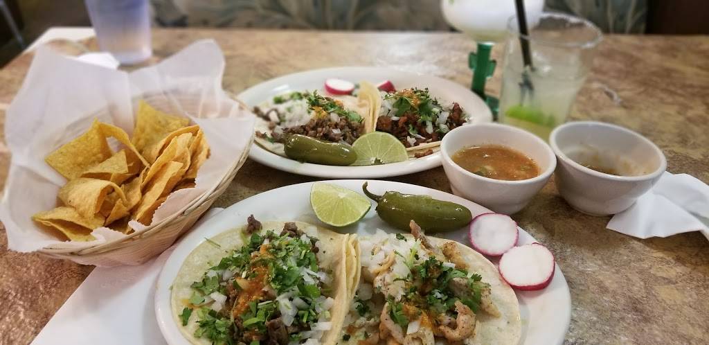 Jorges El Tapatio | restaurant | 572 W 11th St, Tracy, CA 95376, USA | 2098329000 OR +1 209-832-9000