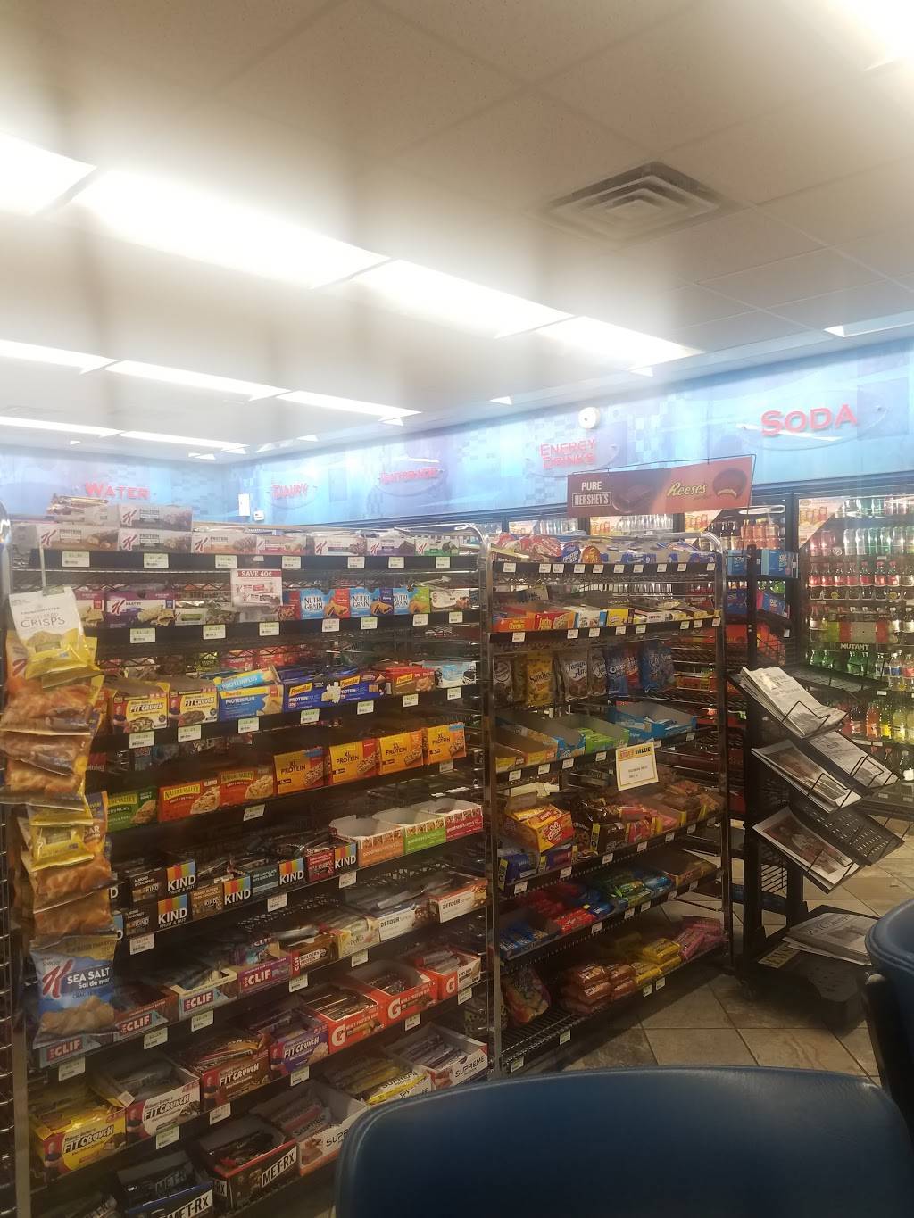 Hucks Food and Fuel | restaurant | 501 Madison Ave, Charleston, IL 61920, USA | 2173459782 OR +1 217-345-9782