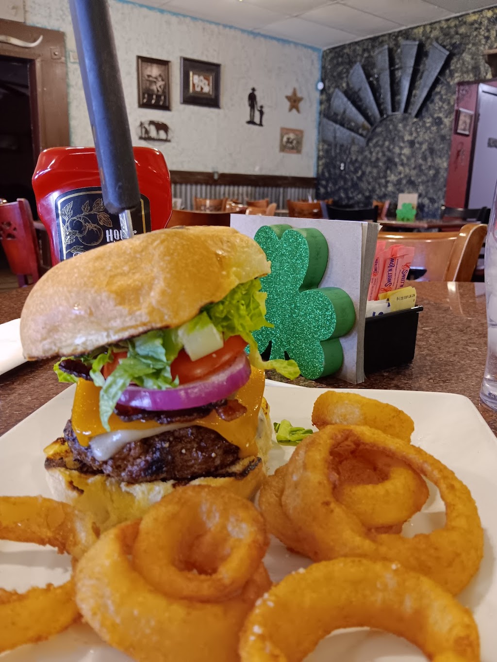 Outlaw Grill | restaurant | 1007 Main St, Eunice, NM 88231, USA | 5759422466 OR +1 575-942-2466