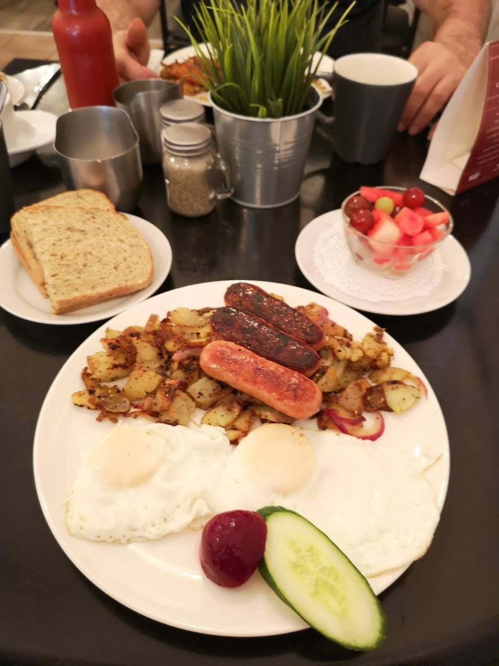 Ferrera | restaurant | 25 Robinson St, Simcoe, ON N3Y 3P2, Canada | 2264403111 OR +1 226-440-3111