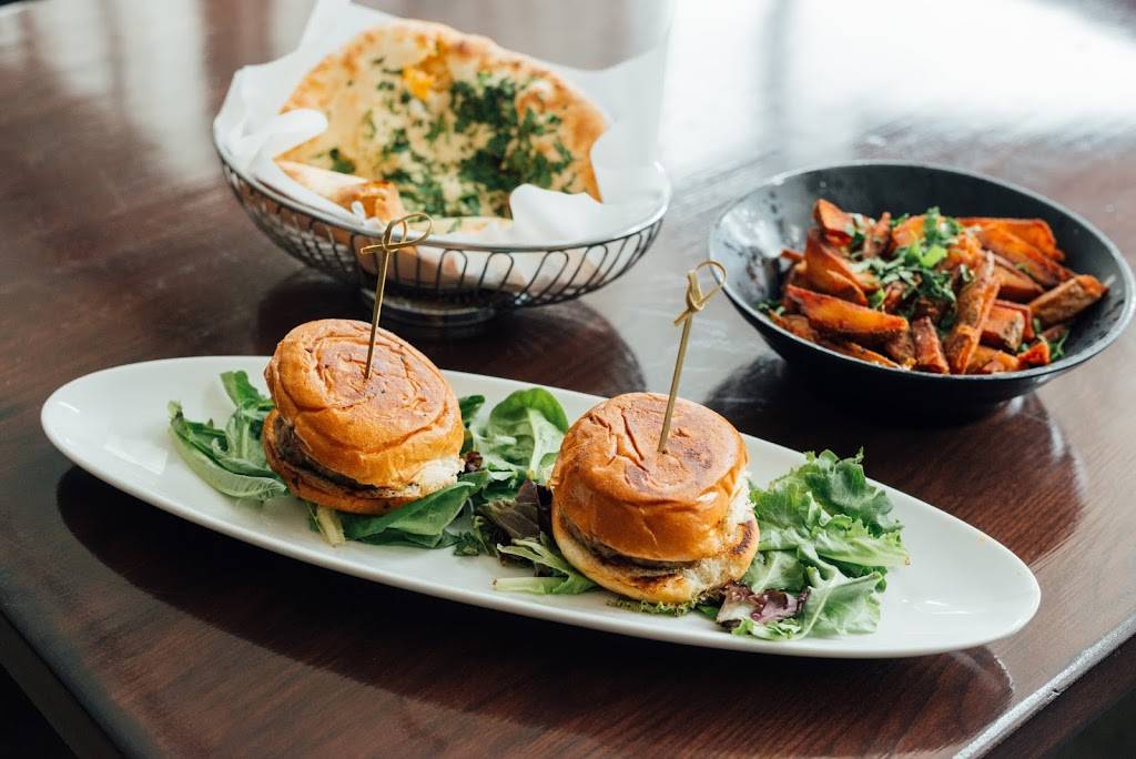 Kapoors Akbar | restaurant | 701 W Cesar Estrada Chavez Ave, Los Angeles, CA 90012, USA | 2133725590 OR +1 213-372-5590