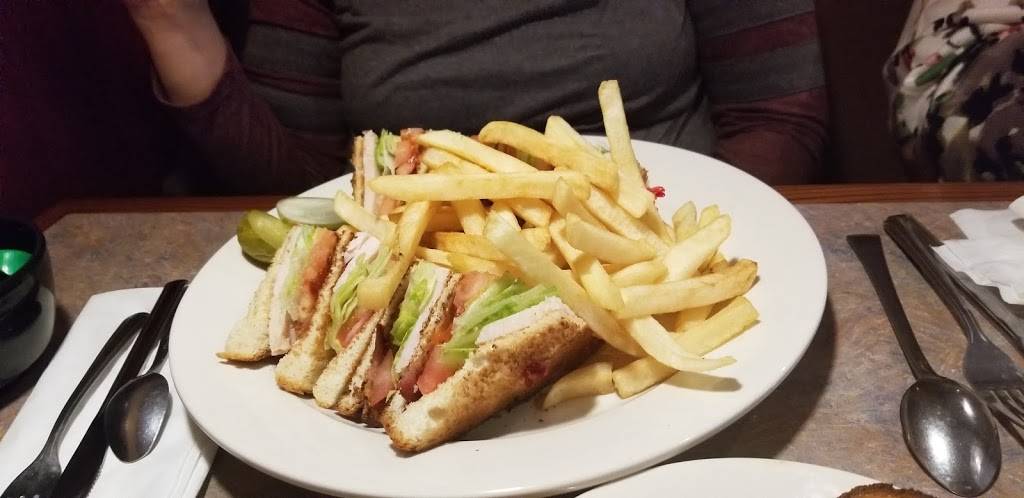 Family House Restaurant & Sports Bar | restaurant | 312 Kennedy Dr, Bradley, IL 60915, USA | 8159361160 OR +1 815-936-1160