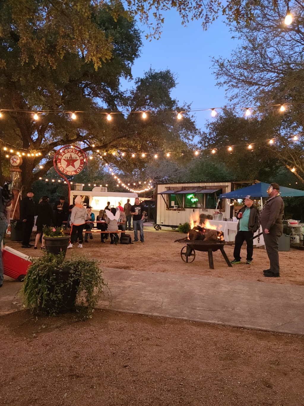 LJs Tiny House Cafe | meal takeaway | 4105 S, TX-36, Gatesville, TX 76528, USA | 2542161992 OR +1 254-216-1992