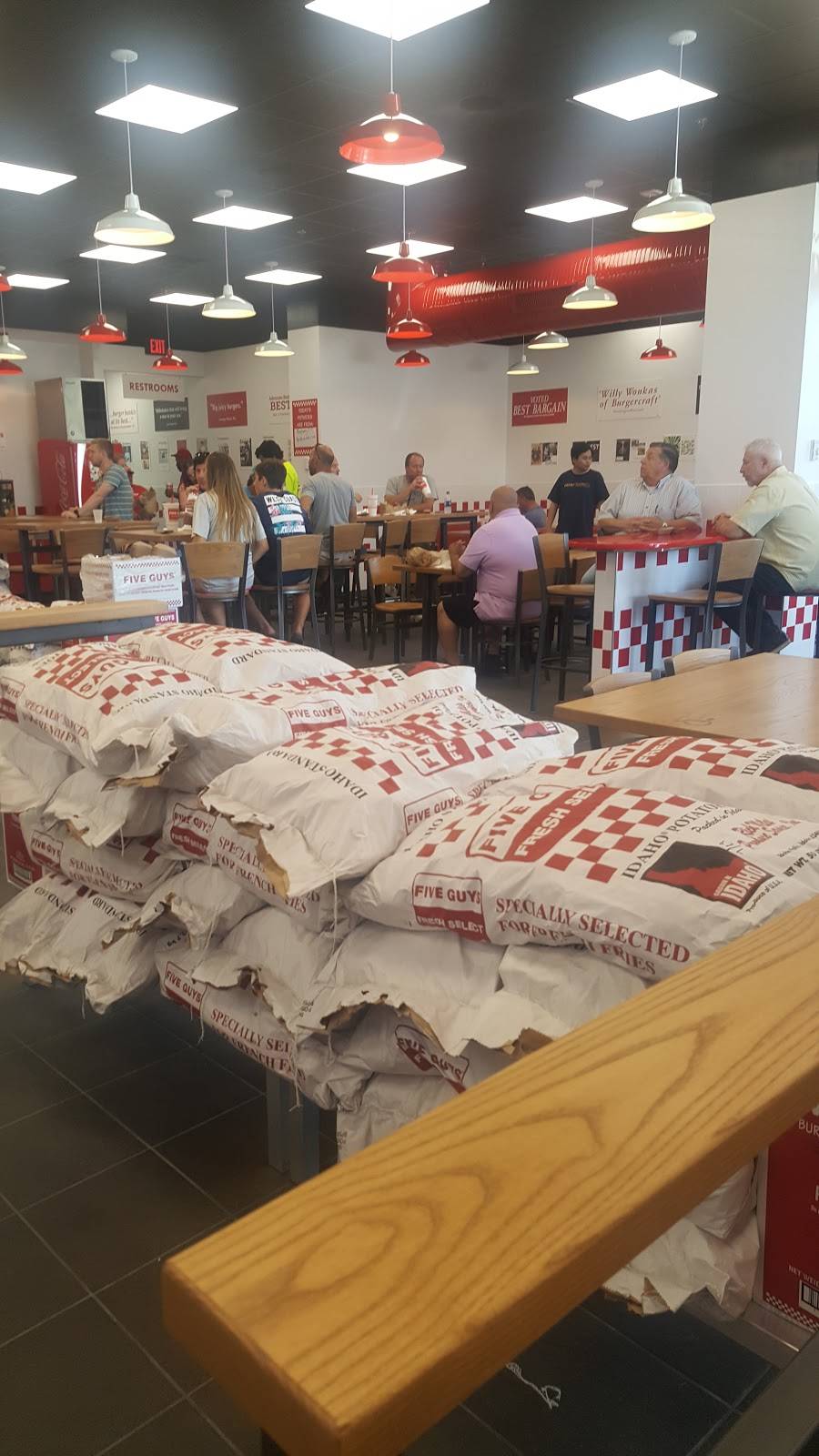 Five Guys | restaurant | 1891 E Main St, Torrington, CT 06790, USA | 8606183507 OR +1 860-618-3507