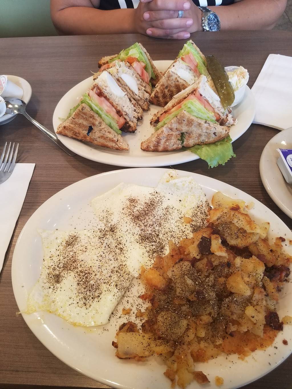 Linden House Diner & Grill | restaurant | 200 W St Georges Ave, Linden, NJ 07036, USA | 9084863930 OR +1 908-486-3930