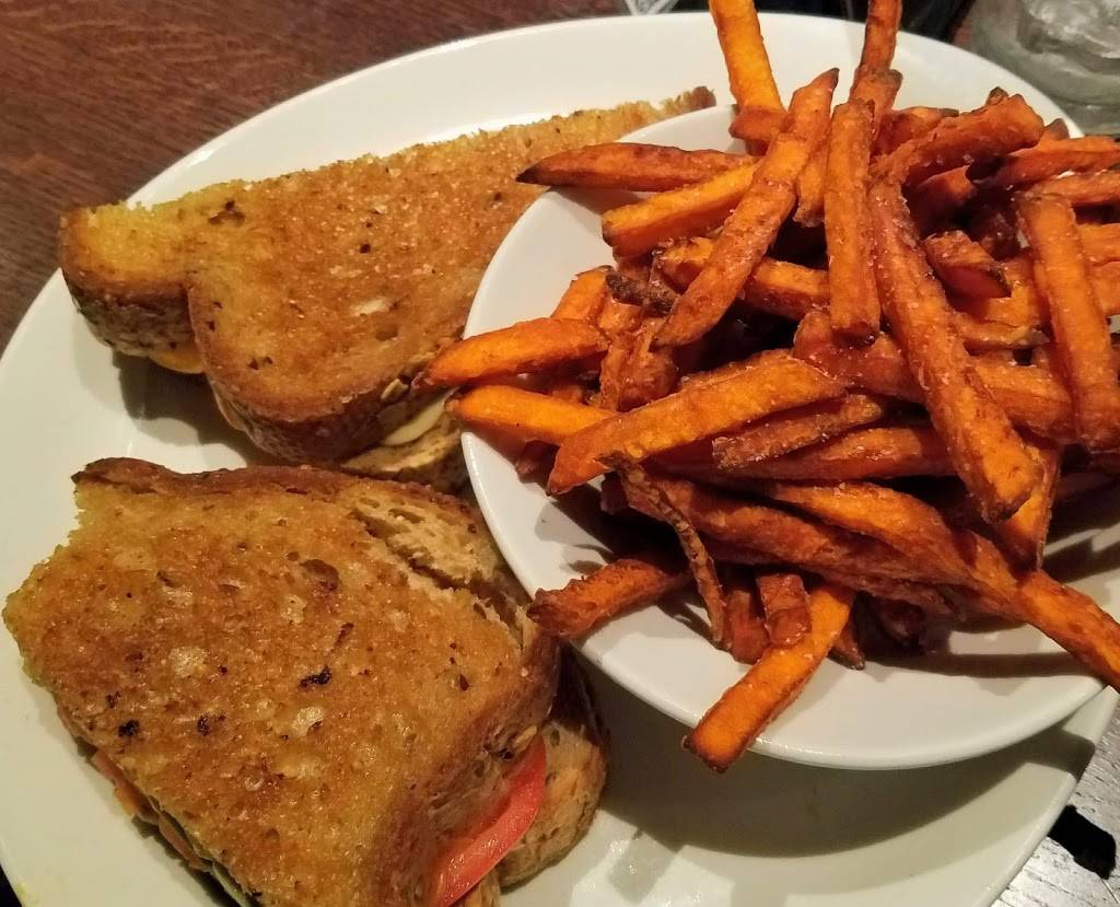 Granite City Food & Brewery | restaurant | 100 Renaissance Center Suite 1101, Detroit, MI 48243, USA | 3133099120 OR +1 313-309-9120