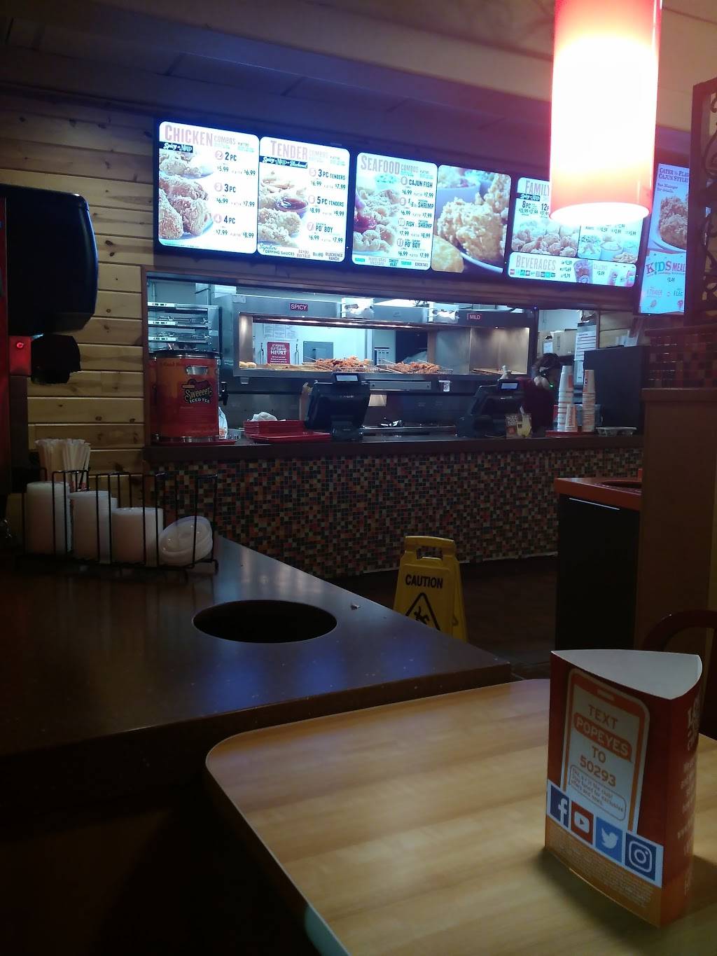Popeyes Louisiana Kitchen | restaurant | 3440 W Broadway, Council Bluffs, IA 51501, USA | 7123880738 OR +1 712-388-0738