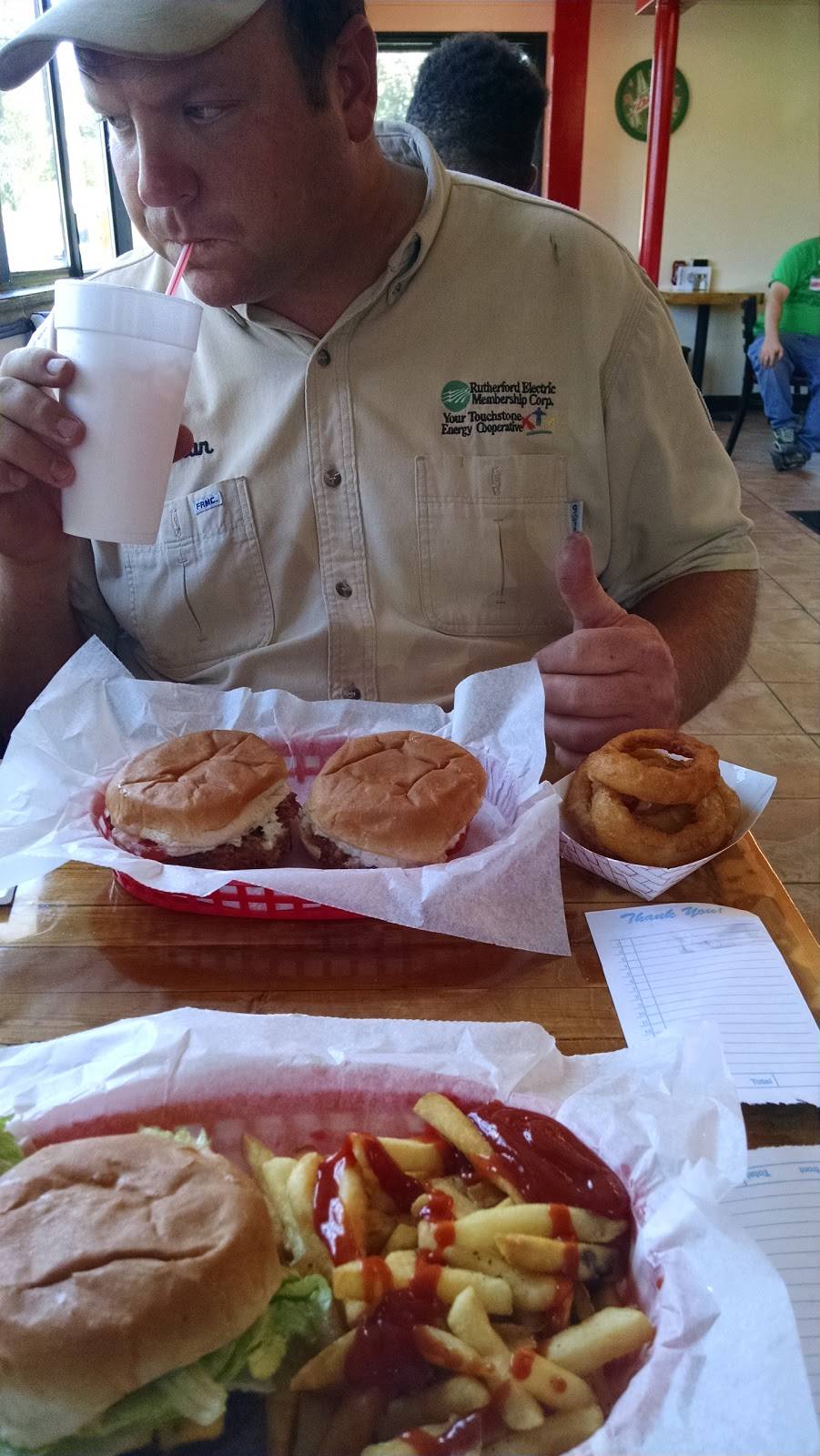 Mutzies | restaurant | 1200 Country Club Rd, Lincolnton, NC 28092, USA | 7042404592 OR +1 704-240-4592