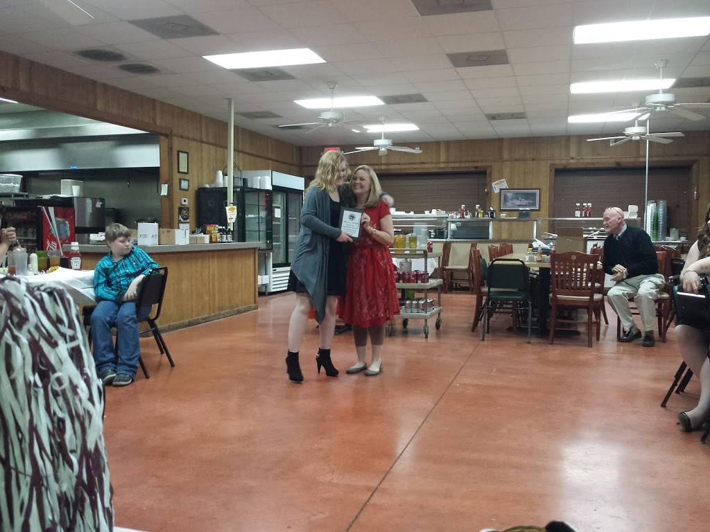 Fish Hut | restaurant | 120 Water St, Savannah, TN 38372, USA | 7319256571 OR +1 731-925-6571