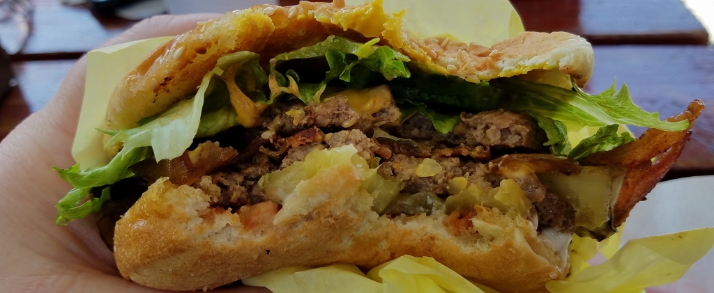 Willy’s Burgers | restaurant | 592 2nd Ave, Gold Hill, OR 97525, USA | 5419731500 OR +1 541-973-1500