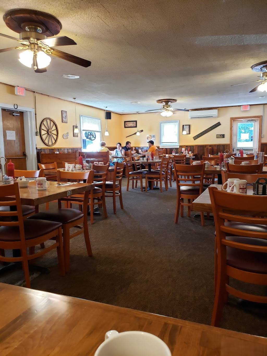 Gunsmoke Country Grill | restaurant | 2577 Caledonia-Leroy Rd, Le Roy, NY 14482, USA | 5855386569 OR +1 585-538-6569