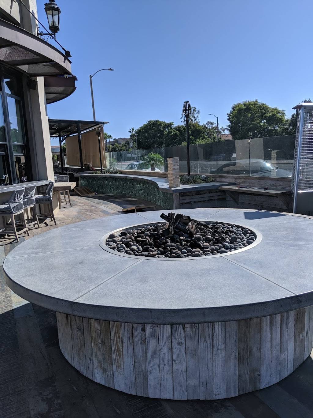 SOCIAL Huntington Beach | restaurant | 21214 Beach Blvd, Huntington Beach, CA 92648, USA | 7143747715 OR +1 714-374-7715