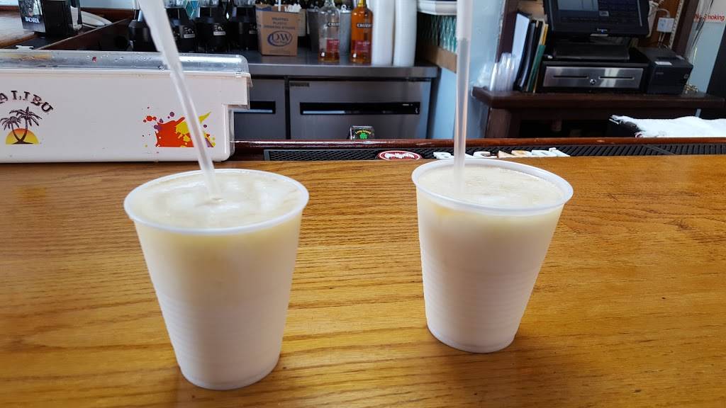 Hurricanes Bar & Grill | restaurant | 25 Cayuga Walk, Ocean Beach, NY 11770, USA | 6315838000 OR +1 631-583-8000