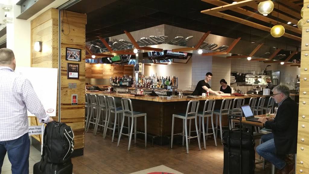 Legal Sea Foods | restaurant | B/C Connector, 8500 Essington Ave, Philadelphia, PA 19153, USA | 2672959300 OR +1 267-295-9300