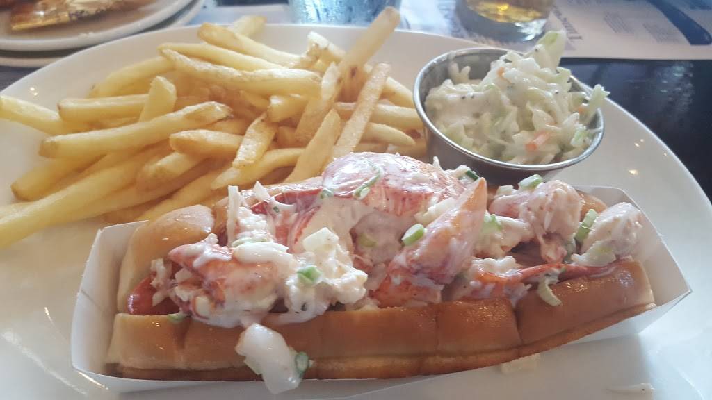 Legal Sea Foods | restaurant | 320 23rd St S, Arlington, VA 22202, USA | 7034151200 OR +1 703-415-1200