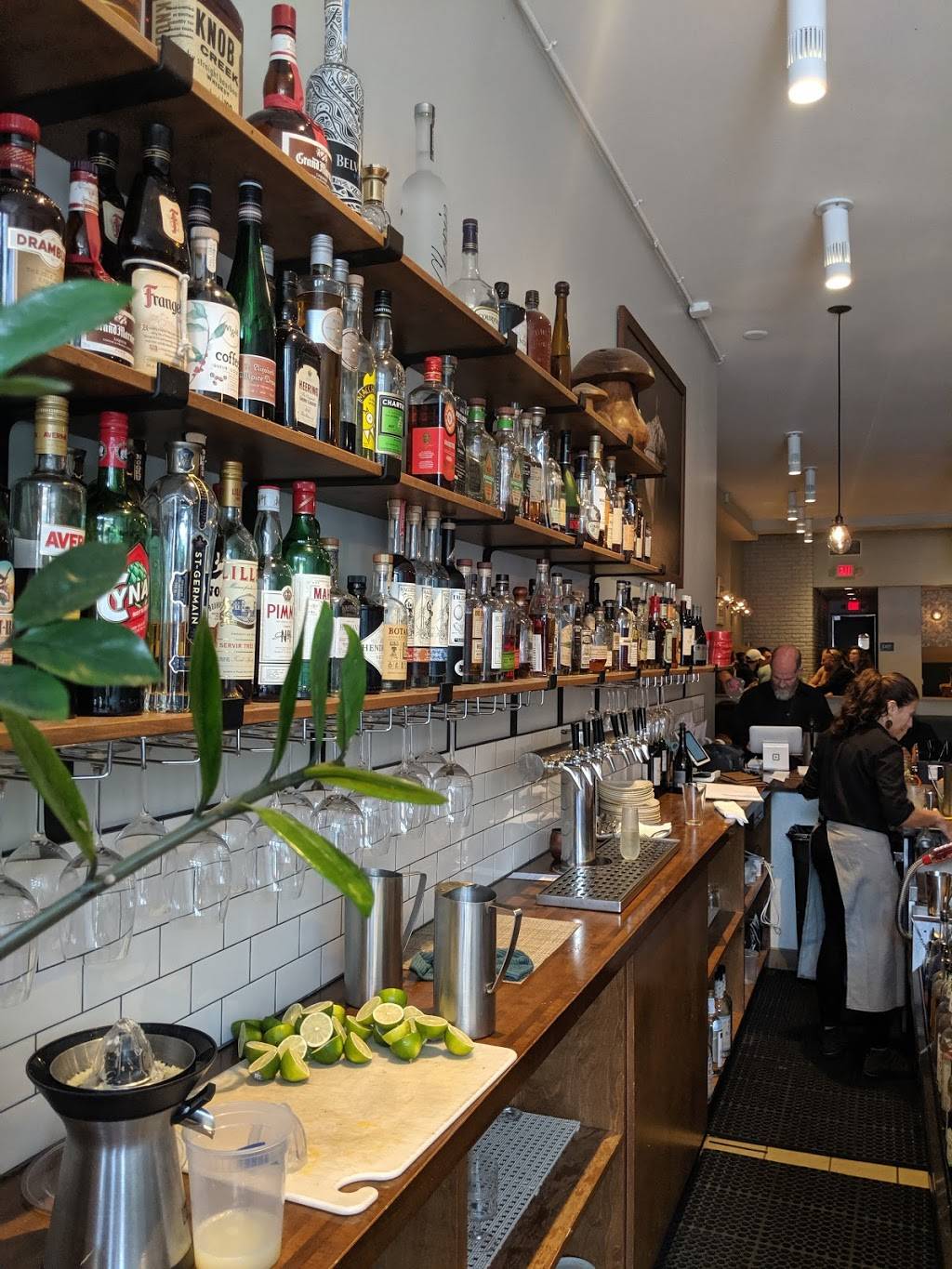 Acorn | restaurant | 5528 Walnut St, Pittsburgh, PA 15232, USA | 4125305950 OR +1 412-530-5950