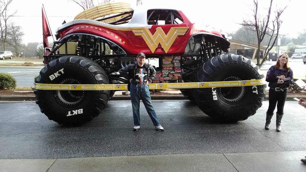 Circle K | meal takeaway | 1550 W Lee St, Greensboro, NC 27403, USA | 3362920263 OR +1 336-292-0263