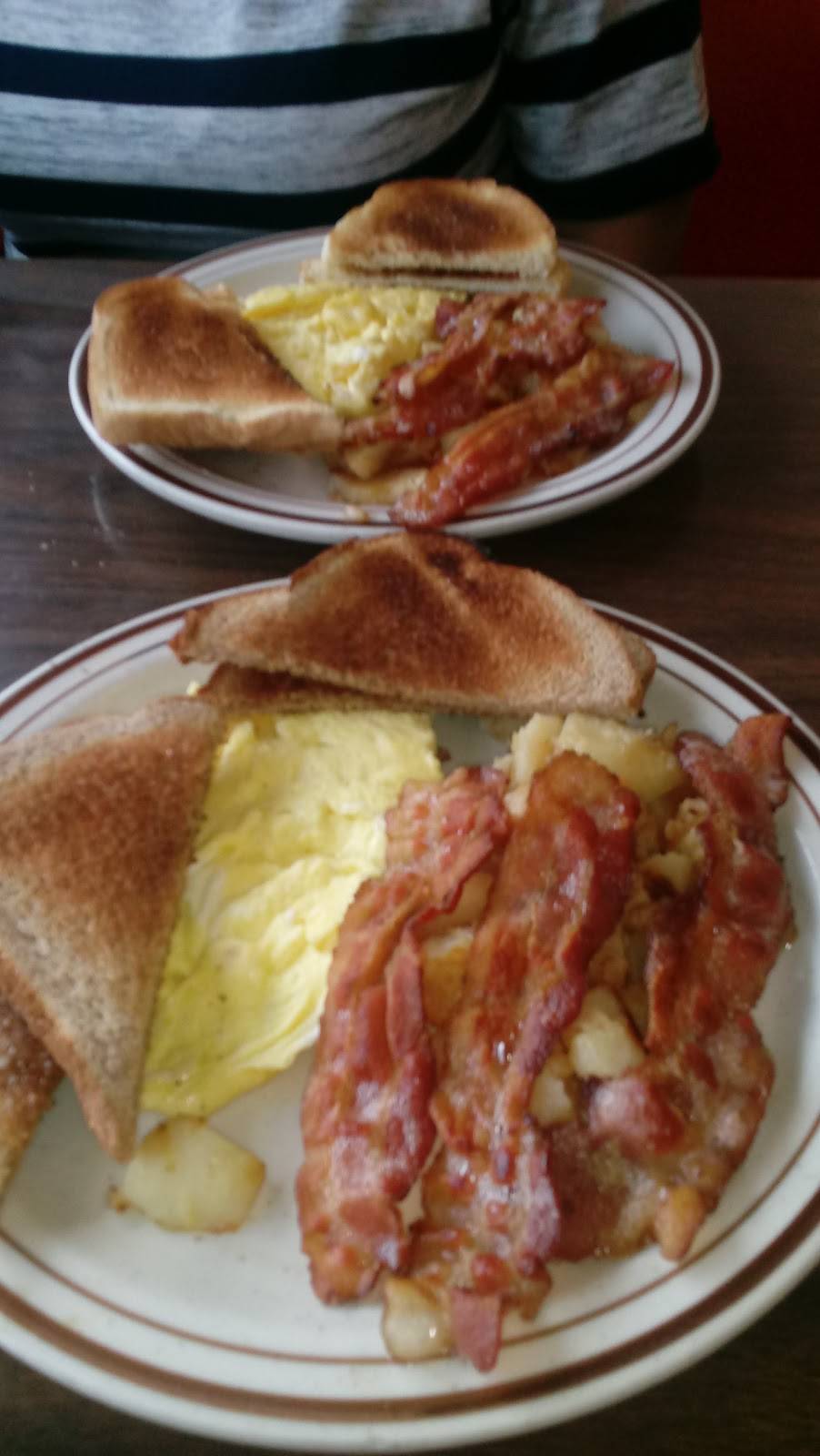 Pabas Restaurant | restaurant | 1215 Thomaston Ave, Waterbury, CT 06704, USA | 2037538545 OR +1 203-753-8545