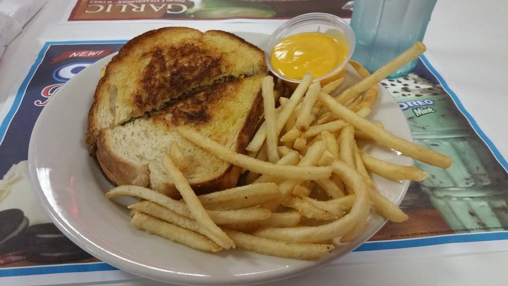 Steak n Shake | restaurant | 130 N 44th St, Mt Vernon, IL 62864, USA | 6182449466 OR +1 618-244-9466