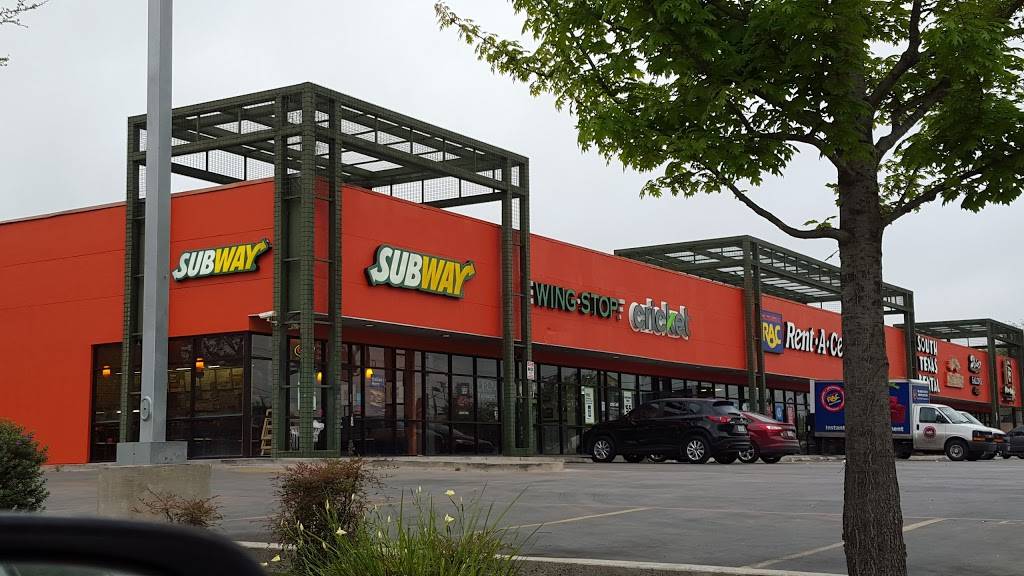 Subway Restaurants | restaurant | 4638 W Commerce St #101, San Antonio, TX 78237, USA | 2104322068 OR +1 210-432-2068