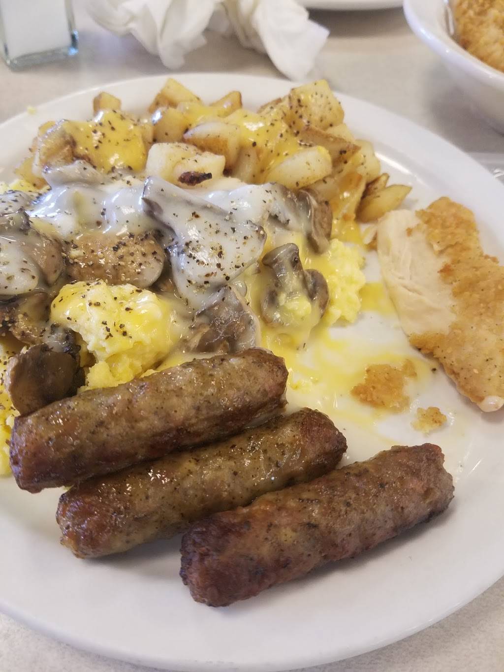 Shoneys Chattanooga | restaurant | 2318 Shallowford Village Dr, Chattanooga, TN 37421, USA | 4238945917 OR +1 423-894-5917