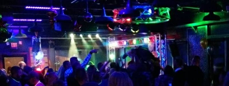 Side Tracks Bar & Grill | restaurant | 266 Lake Nepessing Rd, Lapeer, MI 48446, USA | 8106607733 OR +1 810-660-7733