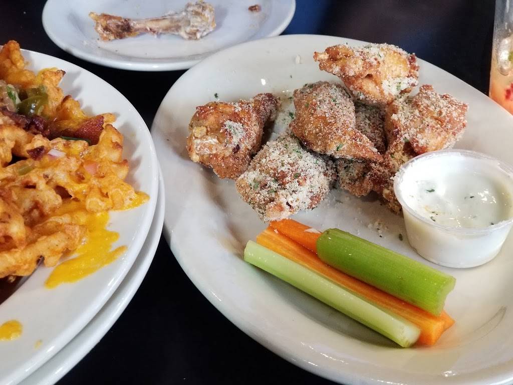 Greyhound Tavern | restaurant | 39 Broad St, Bridgewater, MA 02324, USA | 5088075782 OR +1 508-807-5782