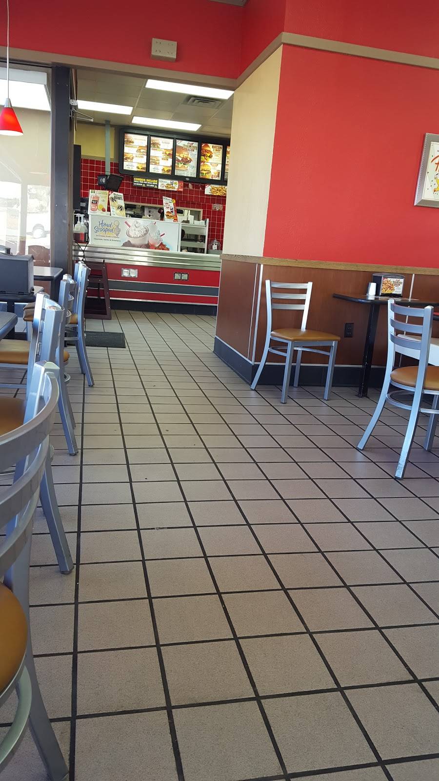 Hardees | restaurant | US-60, Rainelle, WV 25962, USA | 3044386140 OR +1 304-438-6140