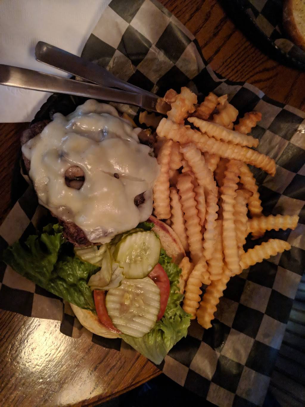 Francies | restaurant | 2100 Wakonda View Dr, Des Moines, IA 50321, USA | 5152855207 OR +1 515-285-5207