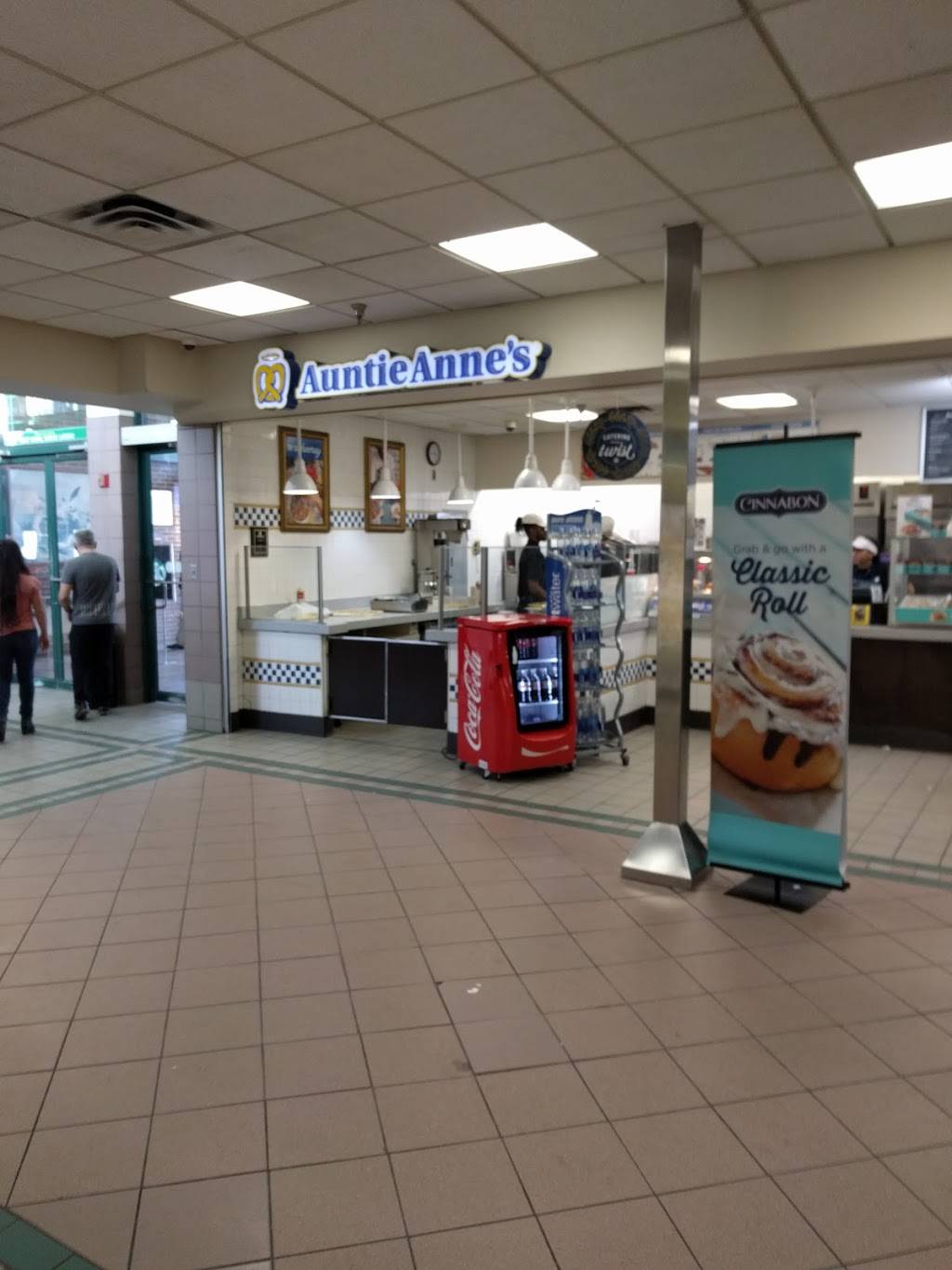 Auntie Annes | cafe | Milepost 71.7, South, East Windsor, NJ 08512, USA | 6096554330 OR +1 609-655-4330