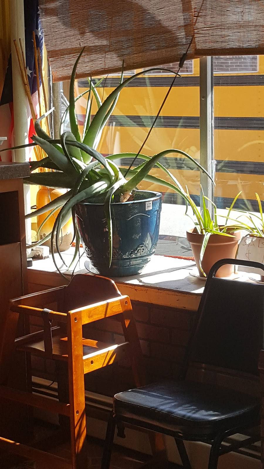 Los Tres Amigo Taqueria Inc | restaurant | 735 Dexter St, Central Falls, RI 02863, USA | 4017253331 OR +1 401-725-3331