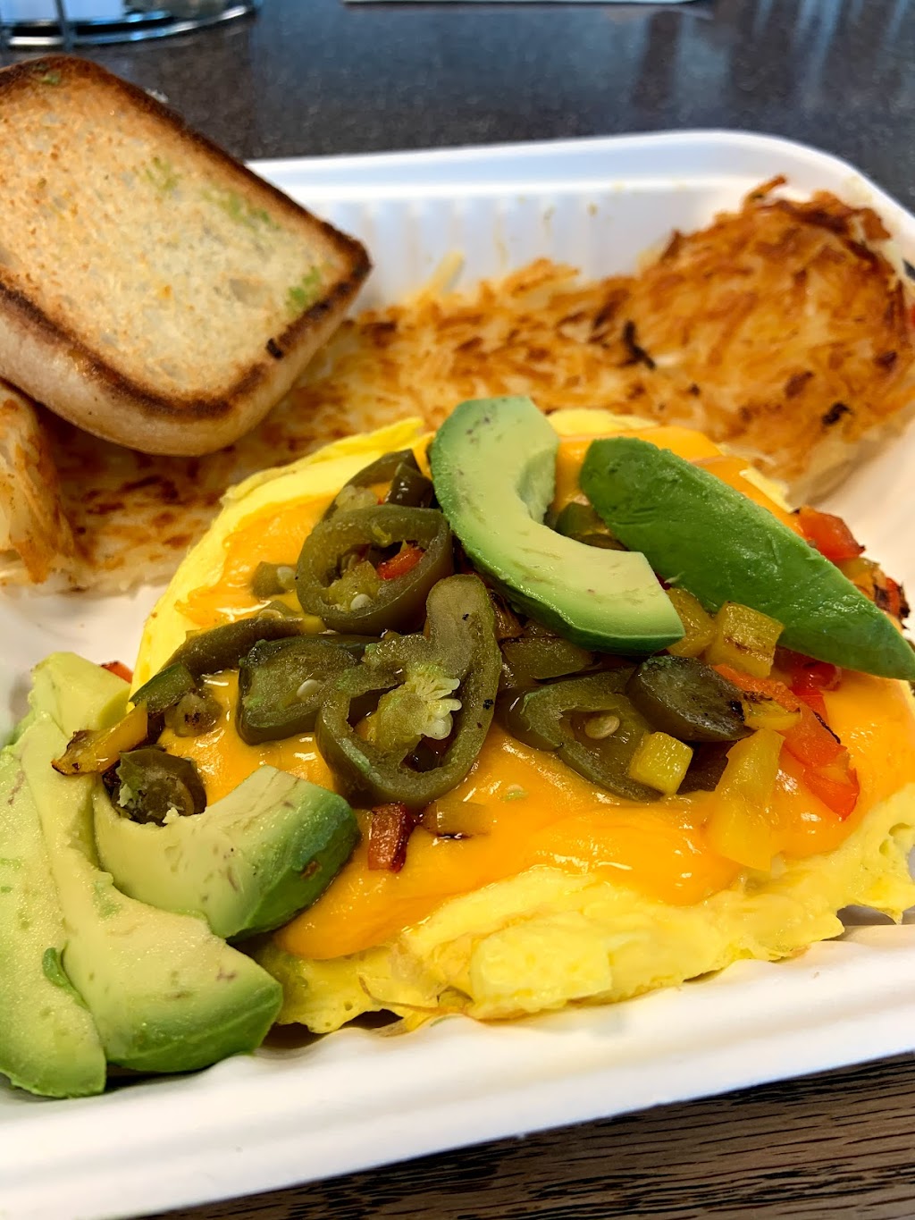 Sky House Bar & Grill | restaurant | 1000 Terminal Loop Pkwy #4185, Medford, OR 97504, USA | 5414996975 OR +1 541-499-6975