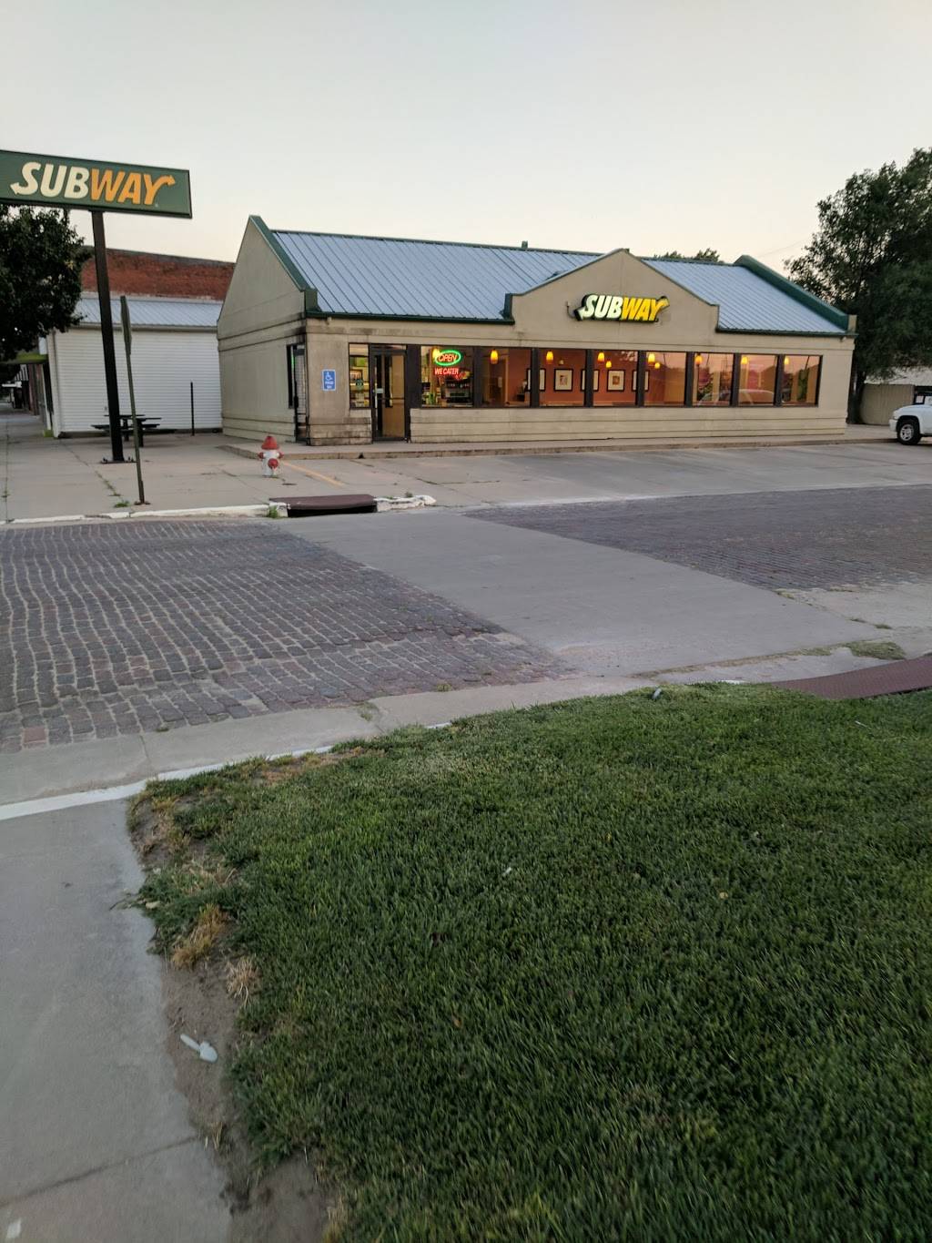 Subway | meal takeaway | 101 Main St, Halstead, KS 67056, USA | 3168353500 OR +1 316-835-3500