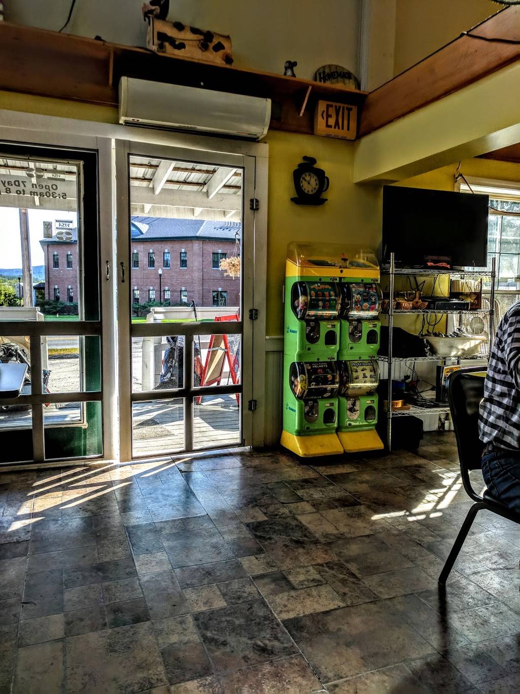 Crossroads Diner | restaurant | 24 Mayville Rd, Bethel, ME 04217, USA | 2078243673 OR +1 207-824-3673